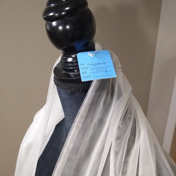 NWT! CLEARANCE! 8 ft long Embroidered Wedding Wrap - Picture 6 of 8